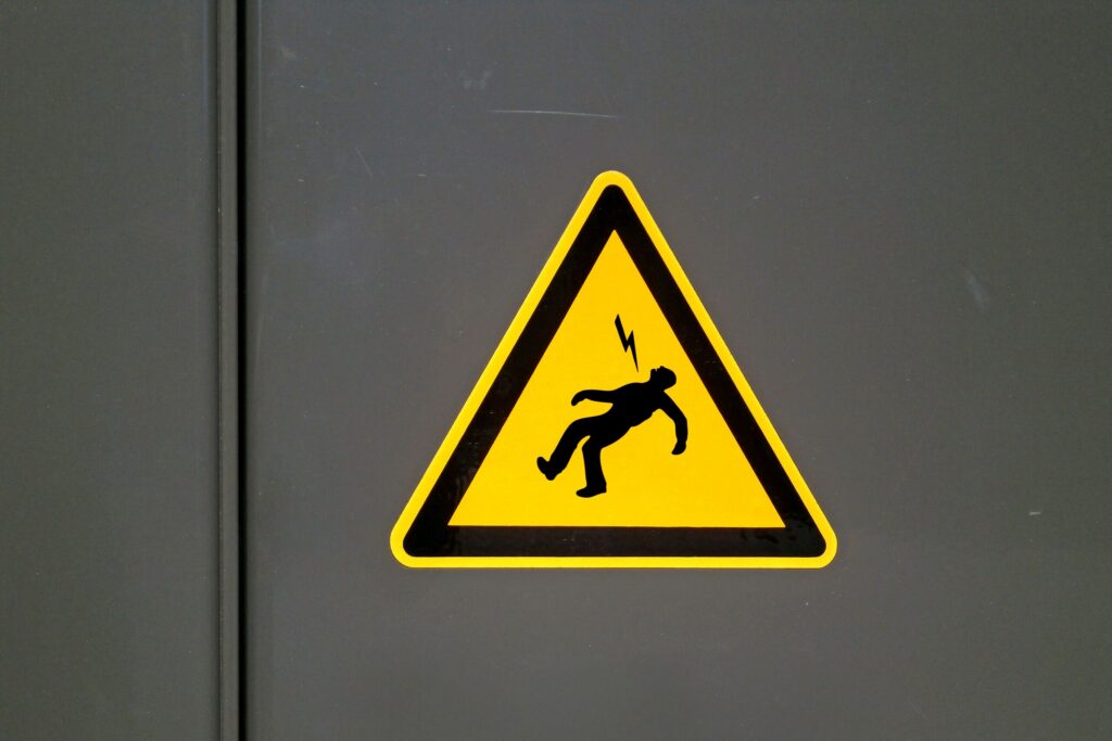 A yellow warning sign showing an electrocution hazard symbol, representing cases managed by Bakersfield Electrocution Injury Lawyers.